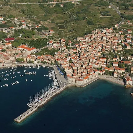 Val Comeza Gasthuis Komiža