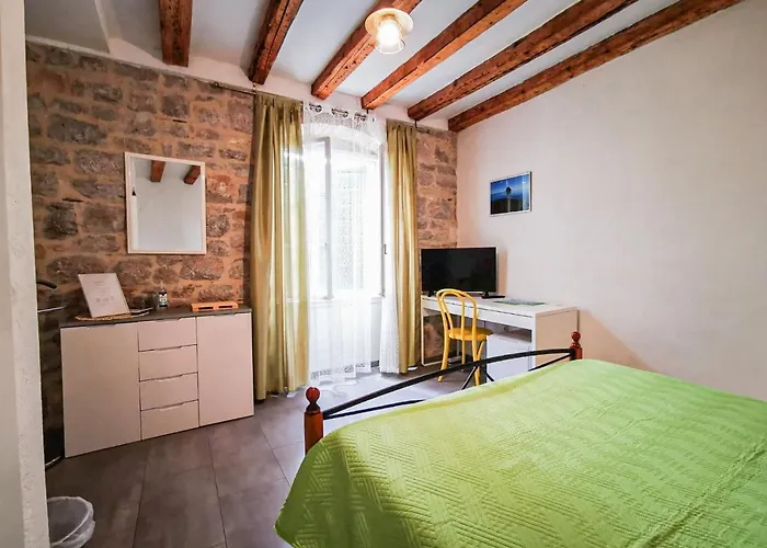 Pensión Val Comeza 3*
