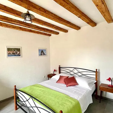 Val Comeza 3* Komiza